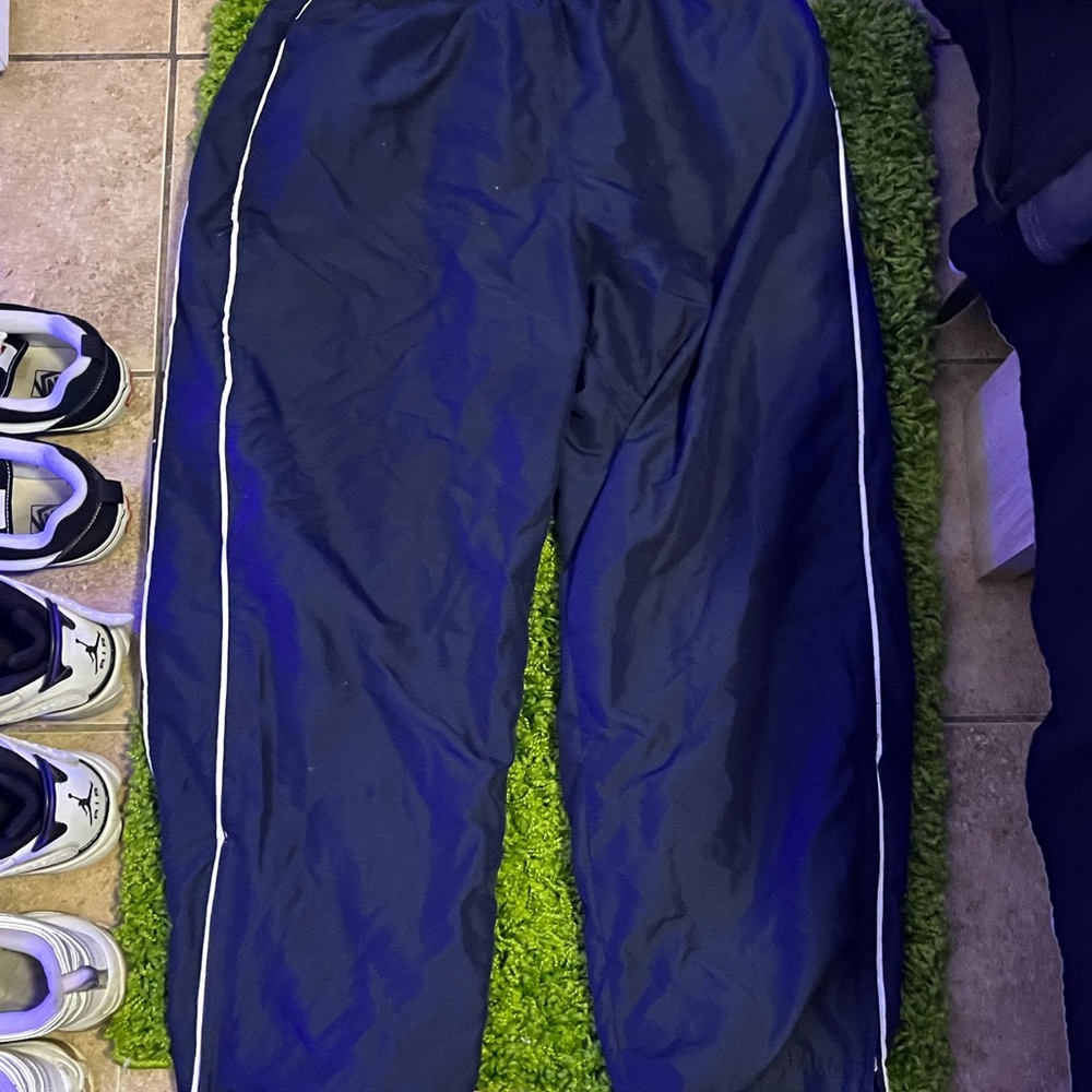 I don’t know the brand size xxl and it’s in good condition track pants